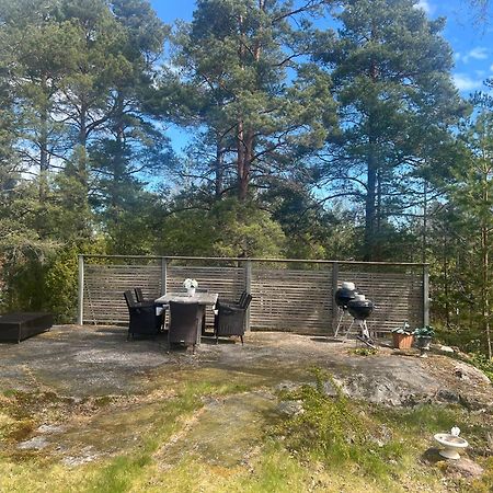 Charmigt Hus Pa Vindoe Villa Stockholm Exterior photo